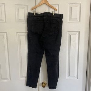 Women’s Crop Black Jean